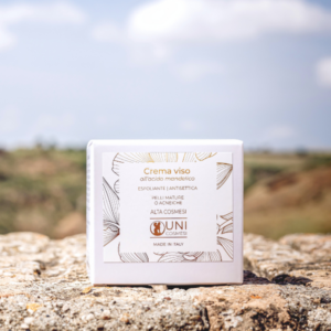 Alternative view of crema viso all'acido mandelico