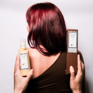 Alternative view of crema corpo sensoriale fieno e fiori alpini